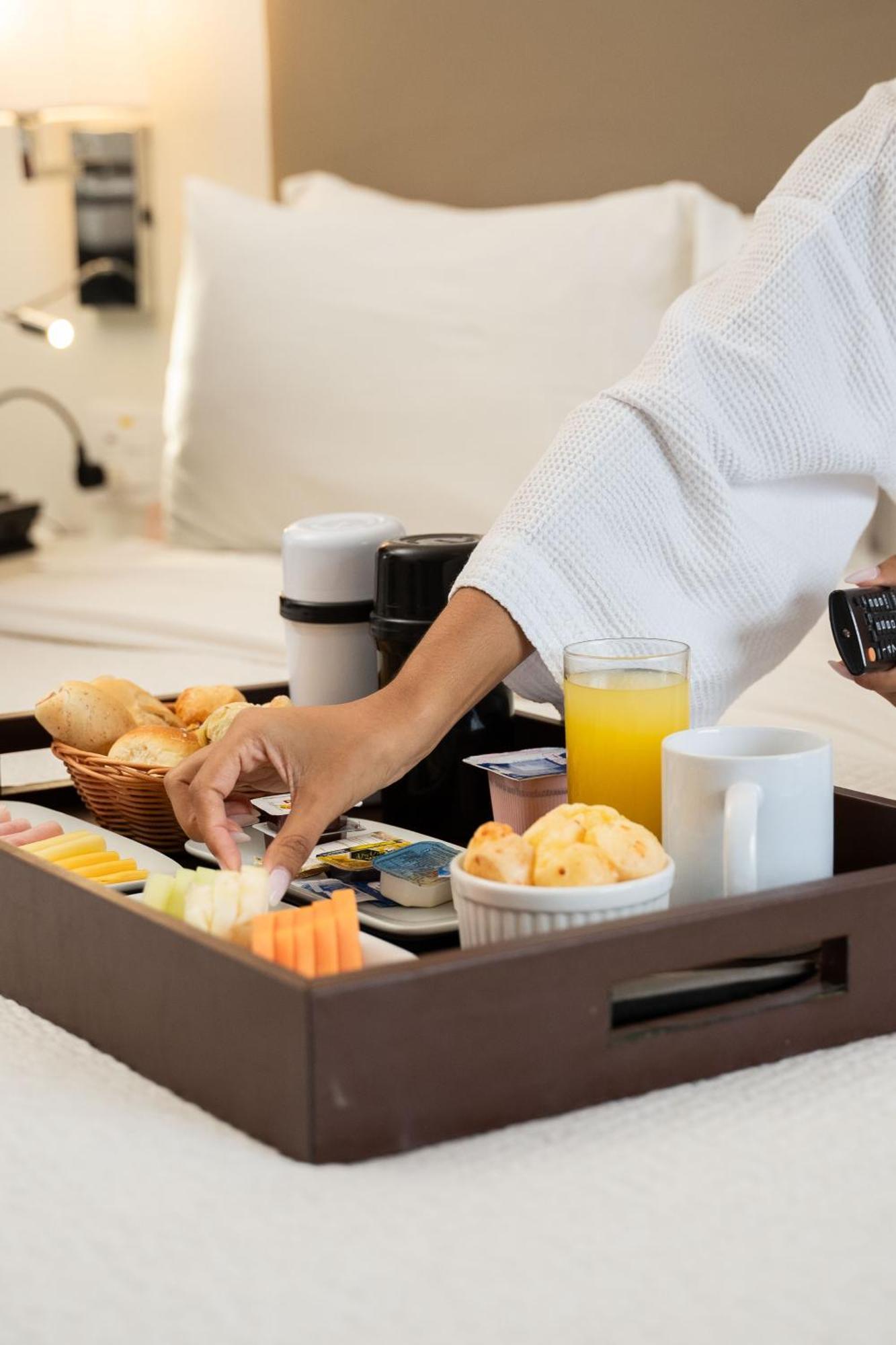 Hotel Radisson Rio De Janeiro Barra Exteriér fotografie Room service
