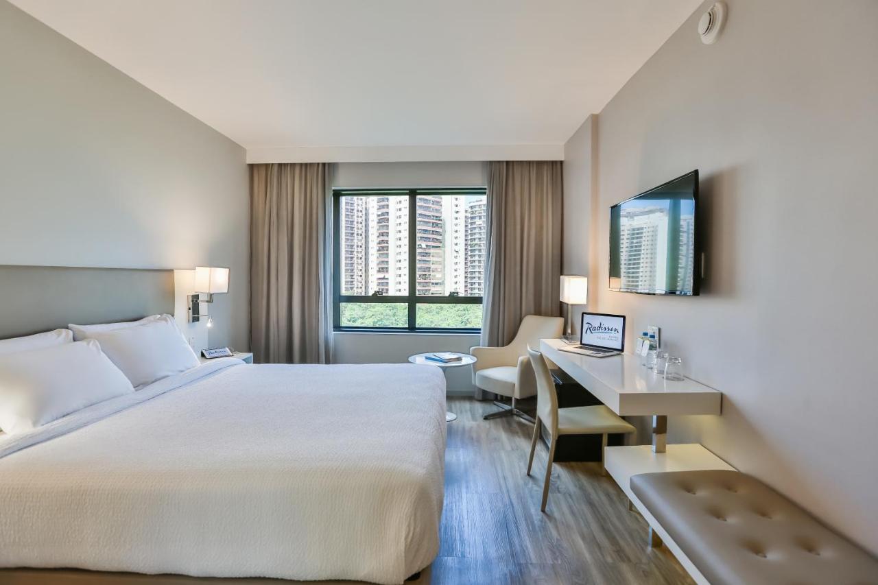 Hotel Radisson Rio De Janeiro Barra Exteriér fotografie A room at the hotel