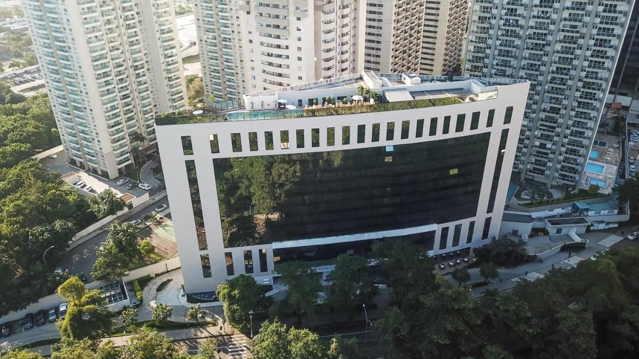 Hotel Radisson Rio De Janeiro Barra Exteriér fotografie Aerial view of the building